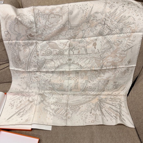Hermes 白色90方巾