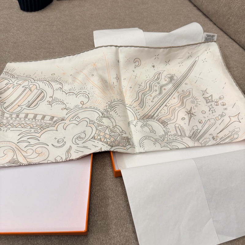 Hermes 白色90方巾-1