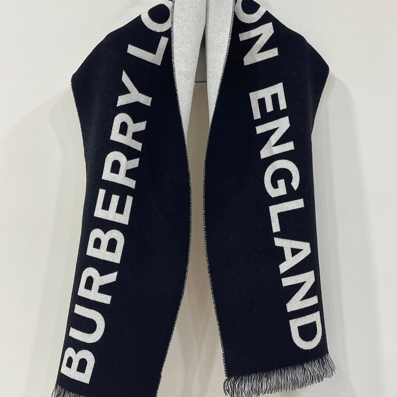 Burberry 新標 字母羊毛圍巾-1