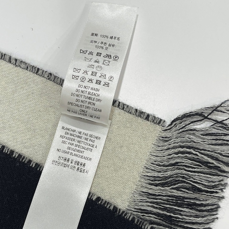 Burberry 新標 字母羊毛圍巾-9