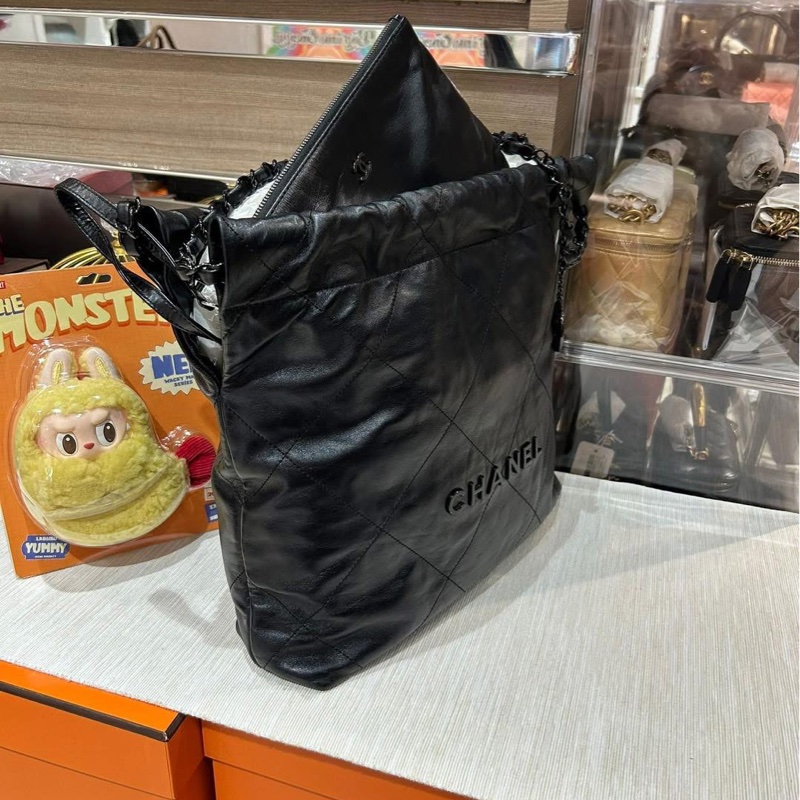 Chanel 22 small calfskin so black-1