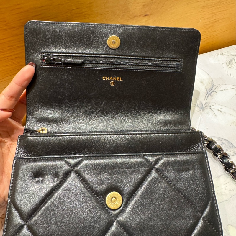 Chanel WOC 19 黑金鏈包 割愛售出-9
