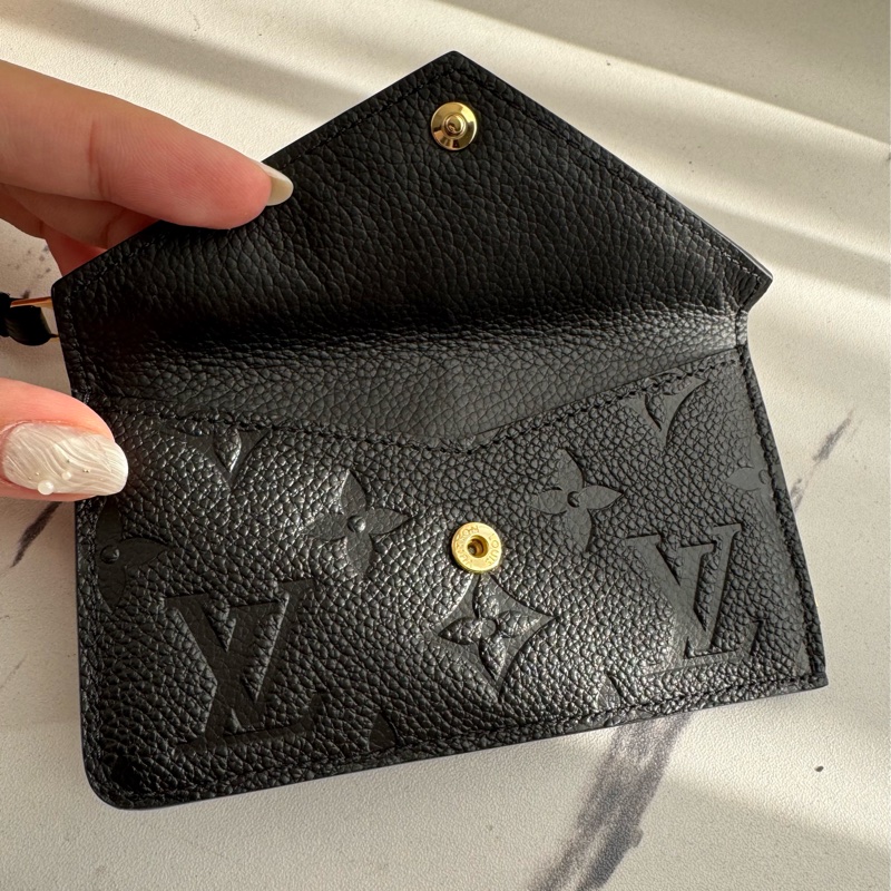 LV M69421 黑壓紋Recto Verso 名片夾-3