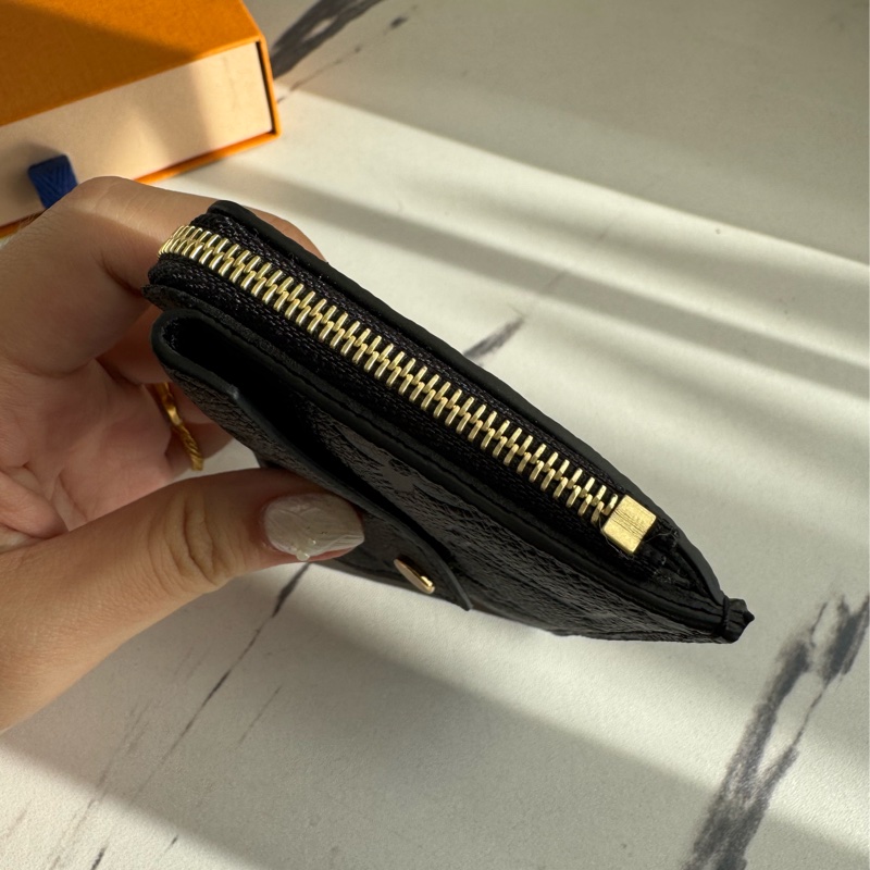 LV M69421 黑壓紋Recto Verso 名片夾-6