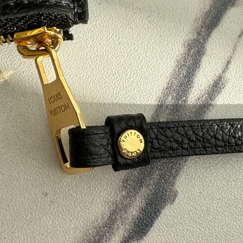 LV M69421 黑壓紋Recto Verso 名片夾-15