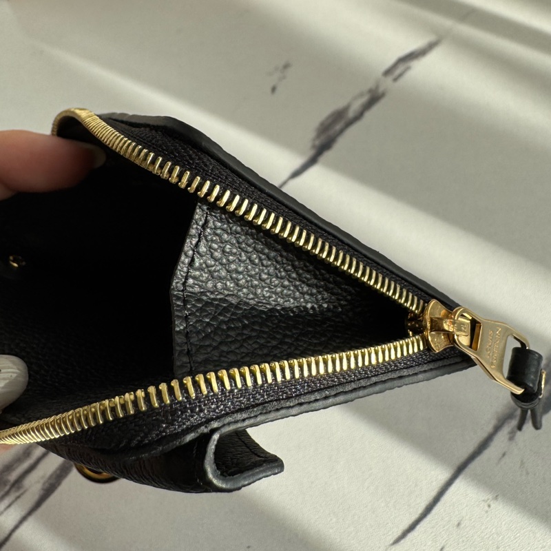 LV M69421 黑壓紋Recto Verso 名片夾-17