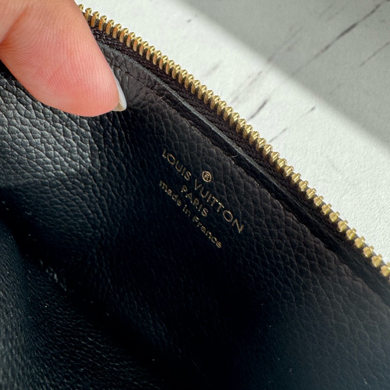 LV M69421 黑壓紋Recto Verso 名片夾-20