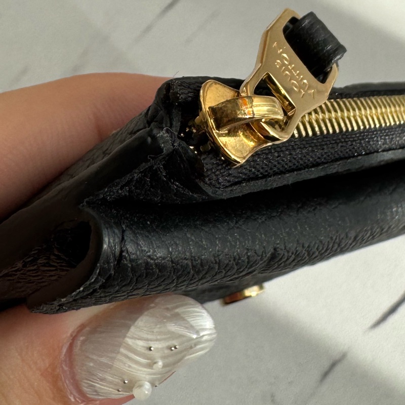 LV M69421 黑壓紋Recto Verso 名片夾-25