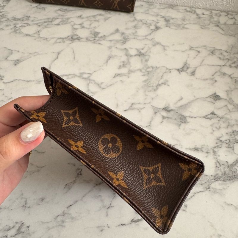 LV花紋三合一手拿包-17