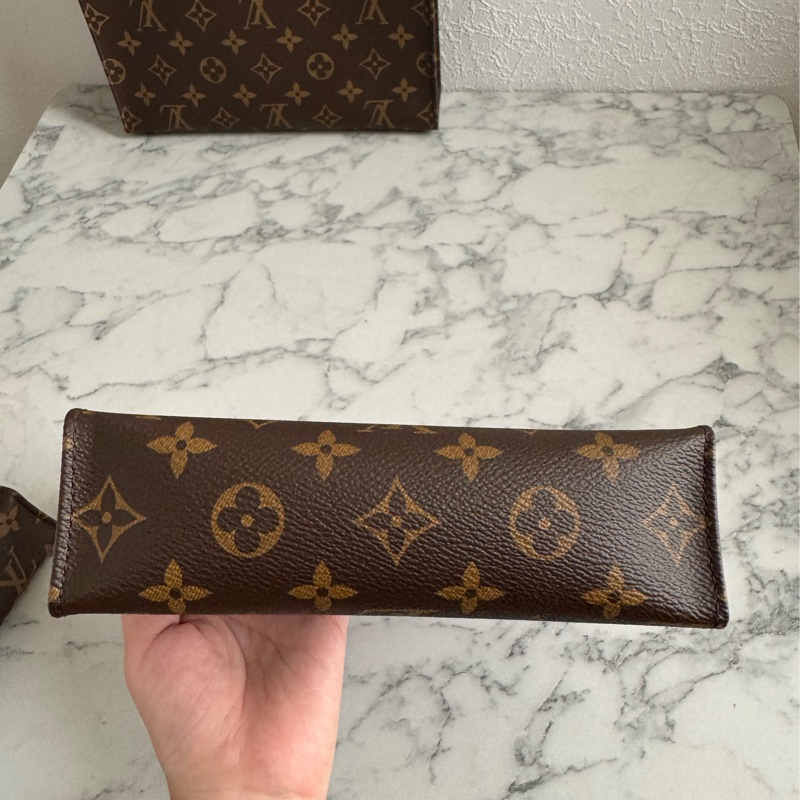 LV花紋三合一手拿包-19