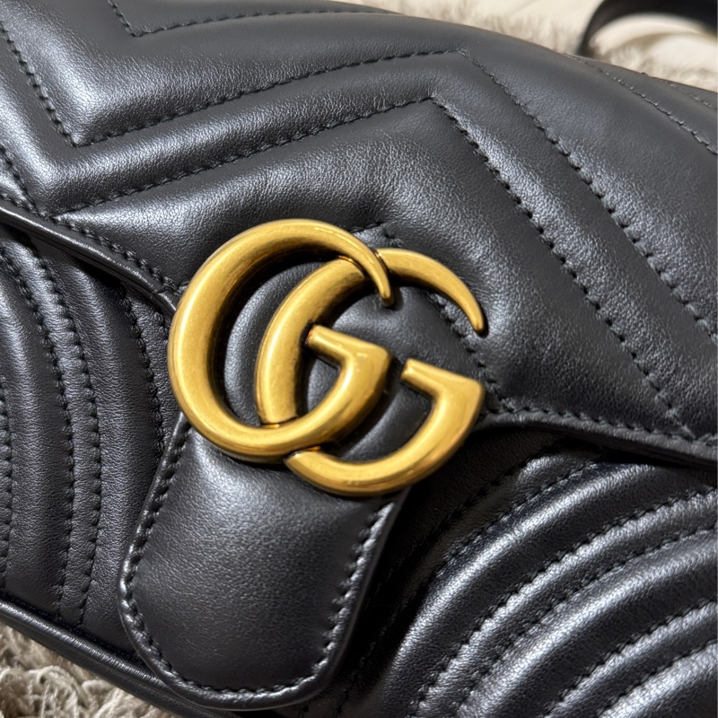 GUCCI MARMONT 26 馬夢牛皮皮革掀背肩背包-1