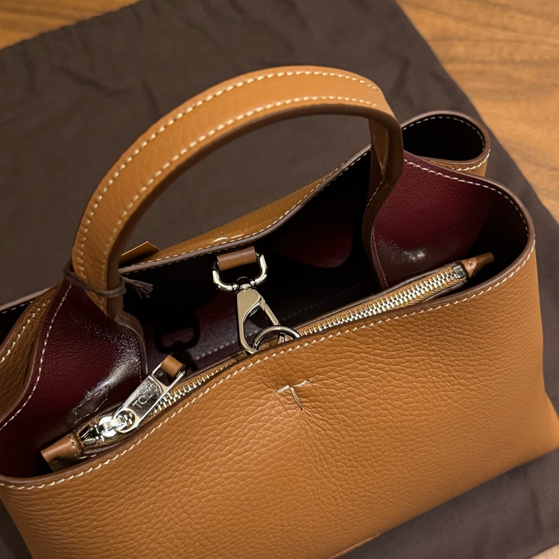 TODS Timeless 系列荔枝紋牛皮金屬字母LOGO 手提斜背包-7