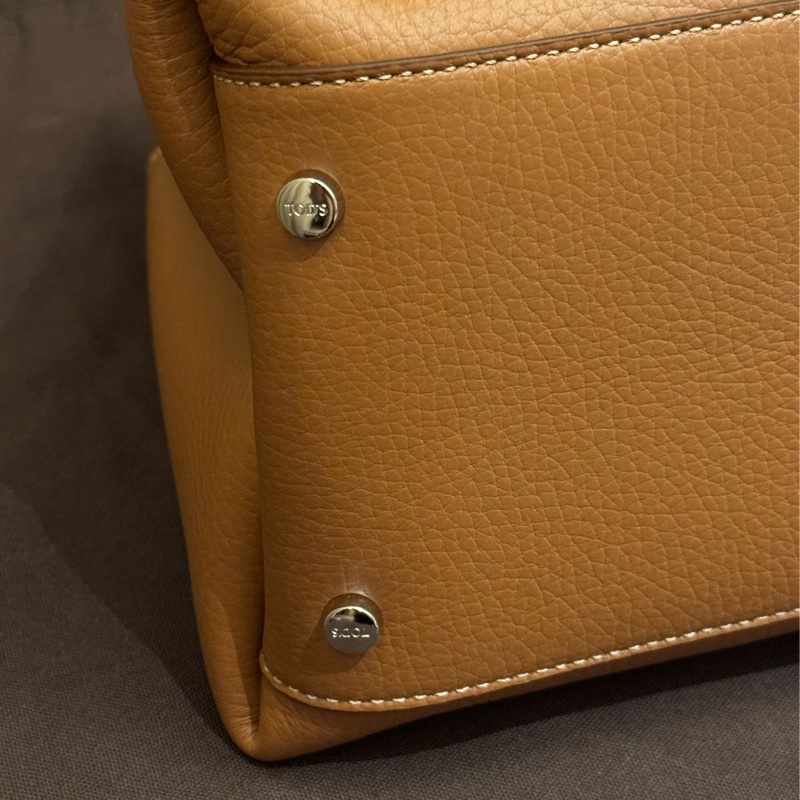 TODS Timeless 系列荔枝紋牛皮金屬字母LOGO 手提斜背包-9