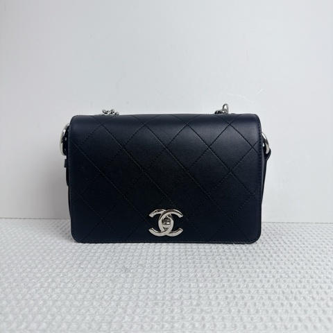 Chanel Flap Bag - Black / Shw