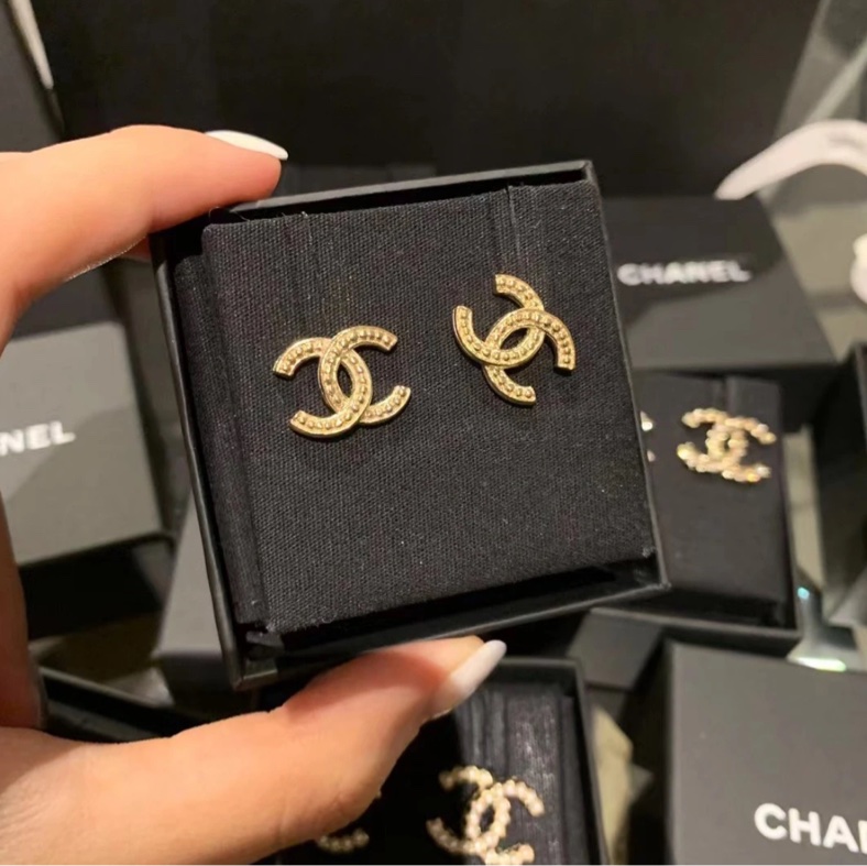 CHANEL 香奈兒經典淺金色LOGO 耳環/耳釘 🔆 附盒 5折以下賣唷-1