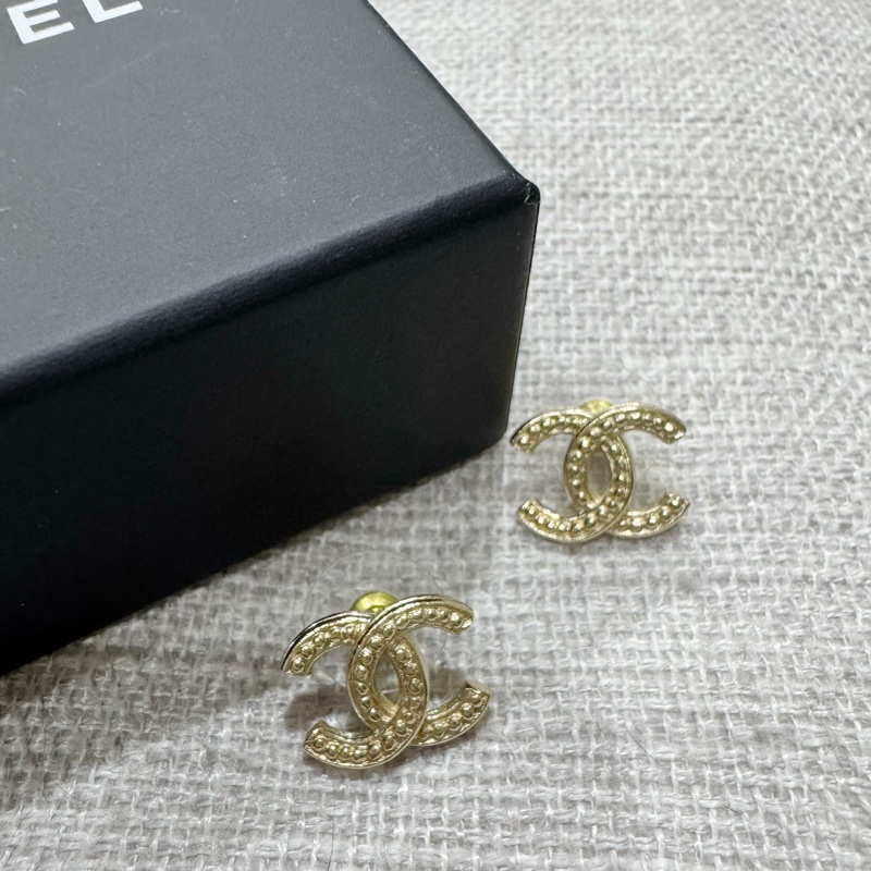 CHANEL 香奈兒經典淺金色LOGO 耳環/耳釘 🔆 附盒 5折以下賣唷-3