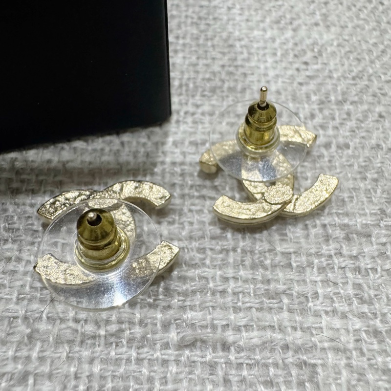 CHANEL 香奈兒經典淺金色LOGO 耳環/耳釘 🔆 附盒 5折以下賣唷-4