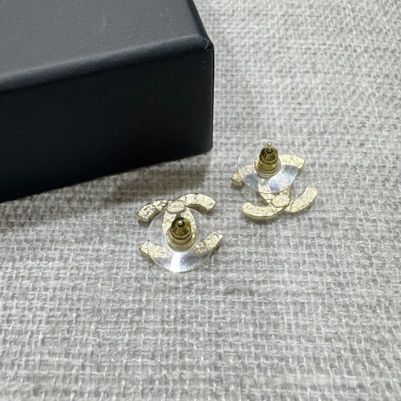 CHANEL 香奈兒經典淺金色LOGO 耳環/耳釘 🔆 附盒 5折以下賣唷-5