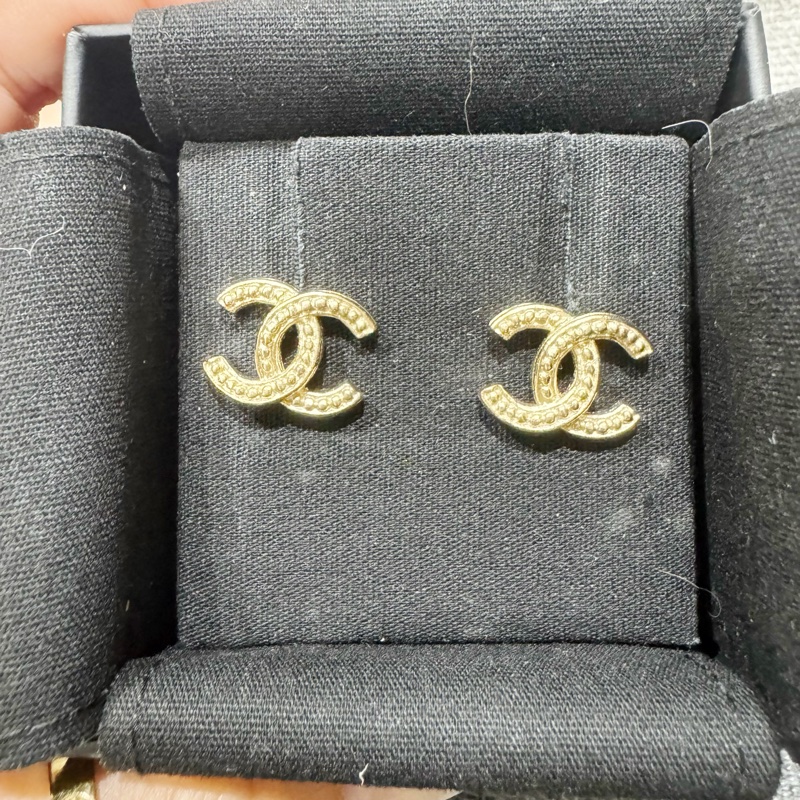 CHANEL 香奈兒經典淺金色LOGO 耳環/耳釘 🔆 附盒 5折以下賣唷-6