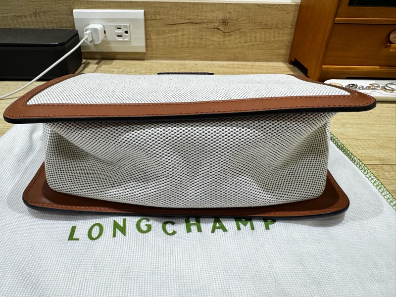 LONGCHAMP BOX-TROT小牛皮帆布拼接金屬LOGO翻蓋斜背包(中/白蘭地酒)-3