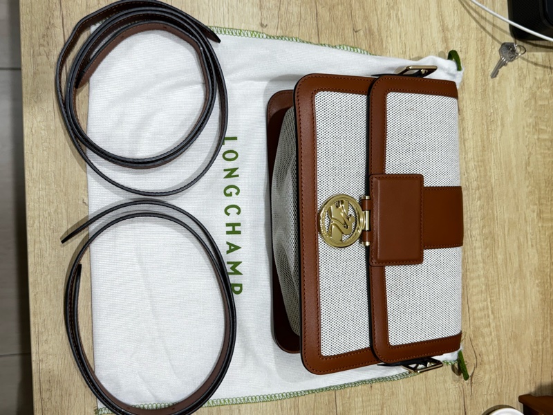 LONGCHAMP BOX-TROT小牛皮帆布拼接金屬LOGO翻蓋斜背包(中/白蘭地酒)-17