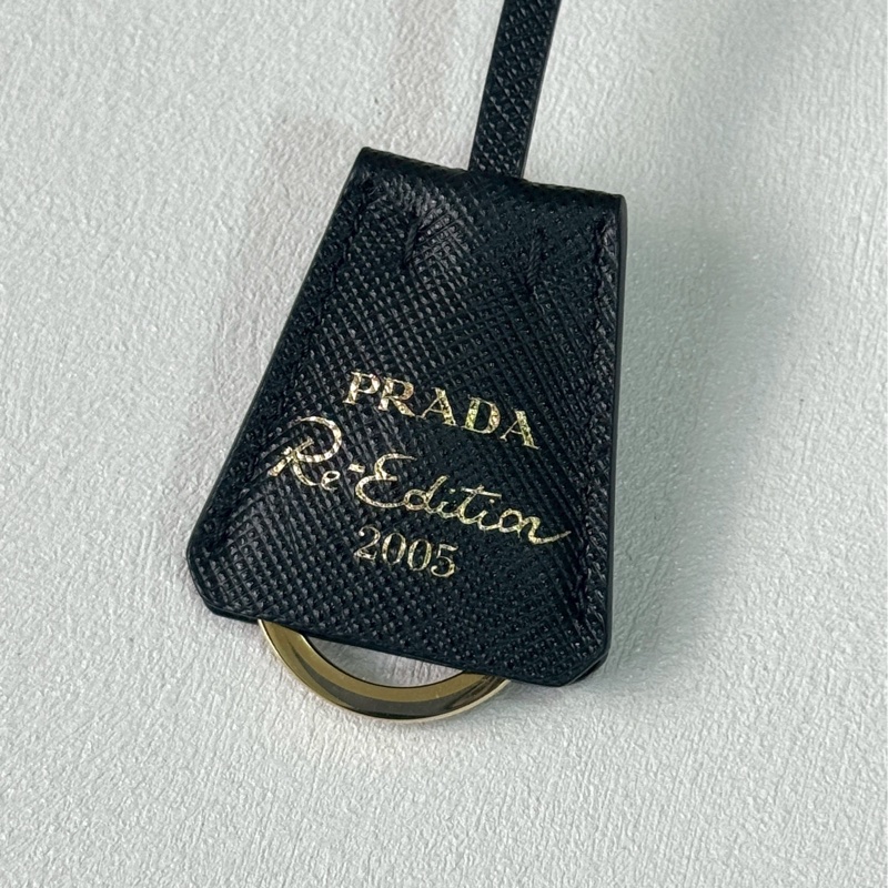 Prada黑金十字紋三合一-8