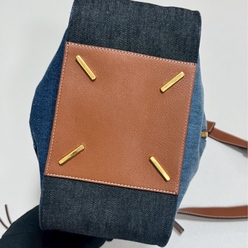 Loewe牛仔拼皮吊床包-5