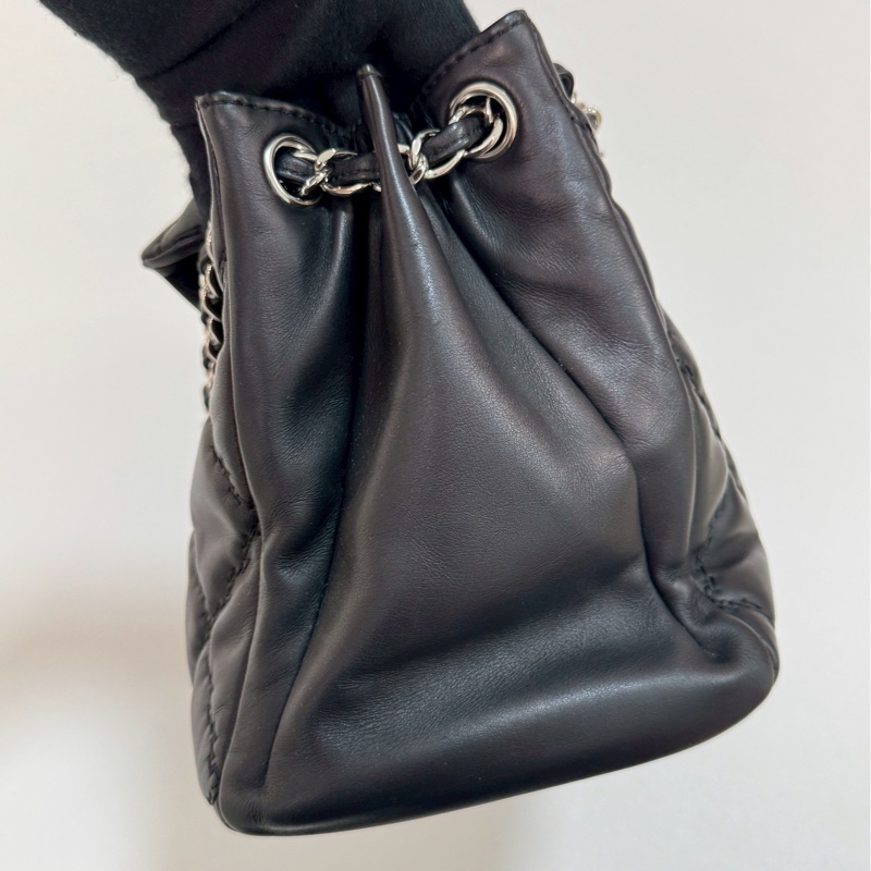 Chanel黑銀琺瑯扣機場包-2