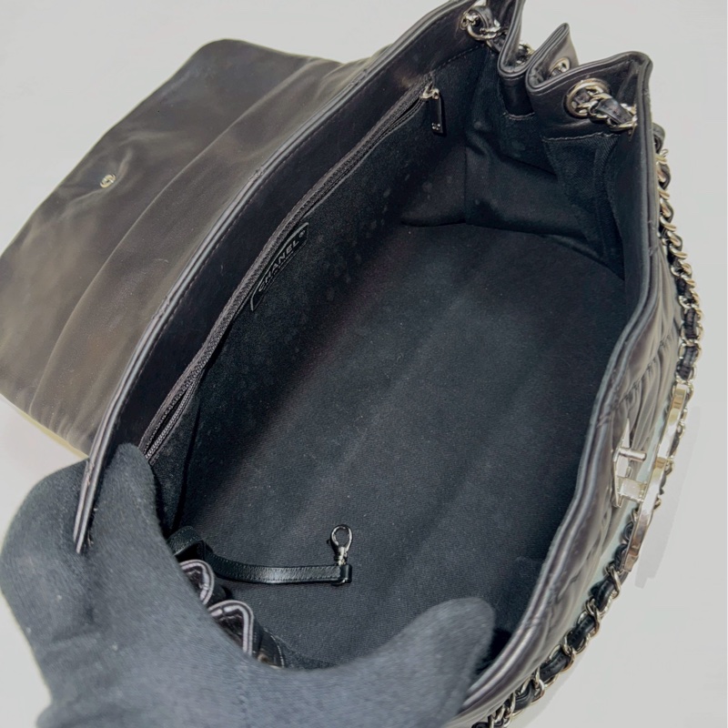 Chanel黑銀琺瑯扣機場包-8