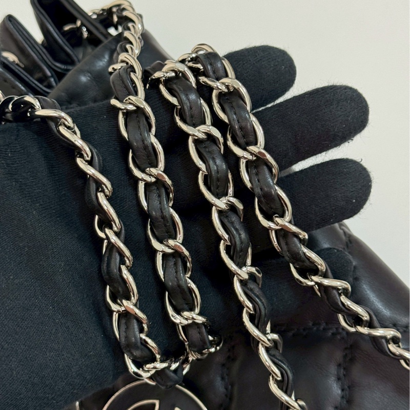 Chanel黑銀琺瑯扣機場包-9