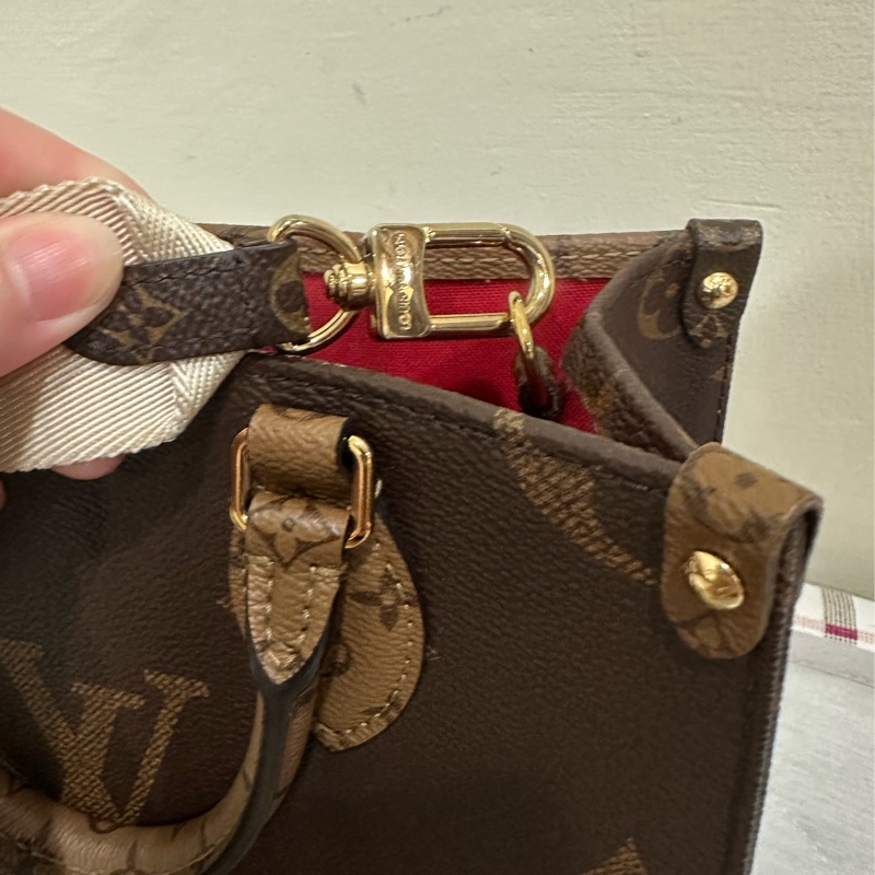 Louis Vuitton OnTheGo PM 手提 斜背包 棕色背袋 M46373 晶片款 附購買證明/防塵袋/收納箱/紙袋-9