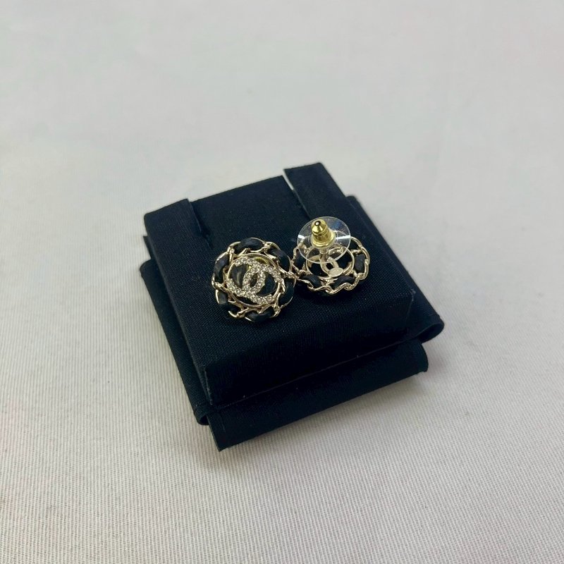 CHANEL 雙C水鑽皮穿耳環-3