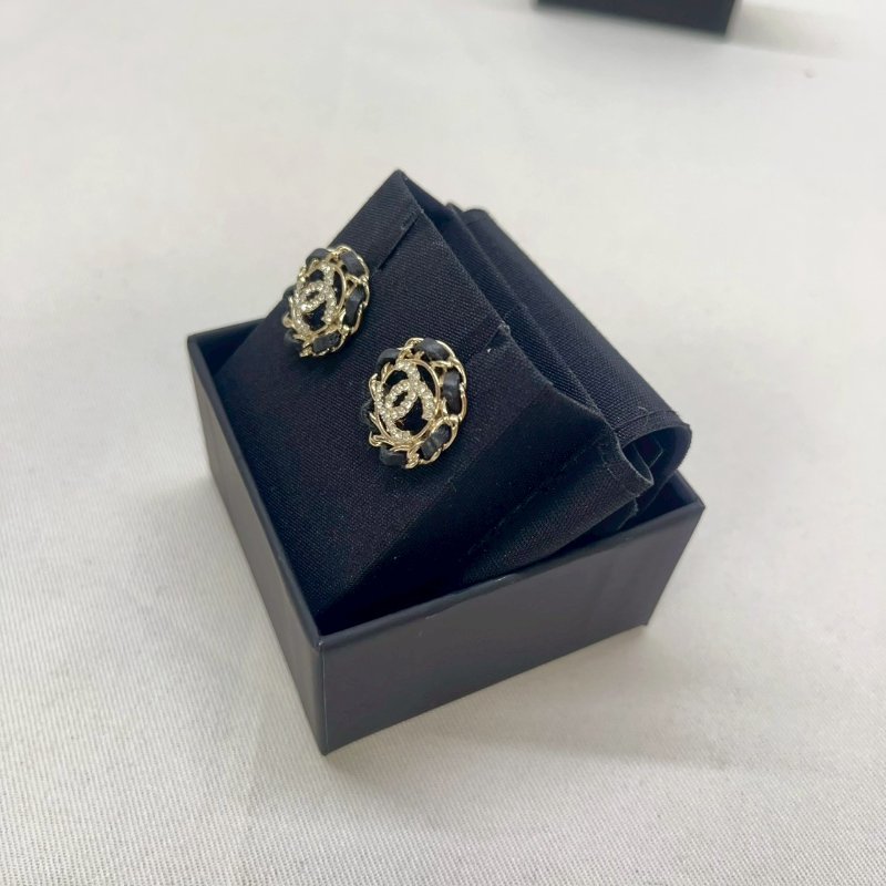 CHANEL 雙C水鑽皮穿耳環-4