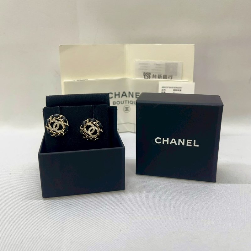 CHANEL 雙C水鑽皮穿耳環-0