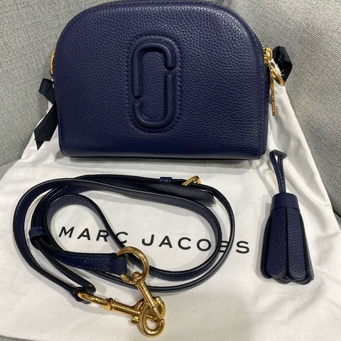 MARC JACOBS 半月包（藏藍色）