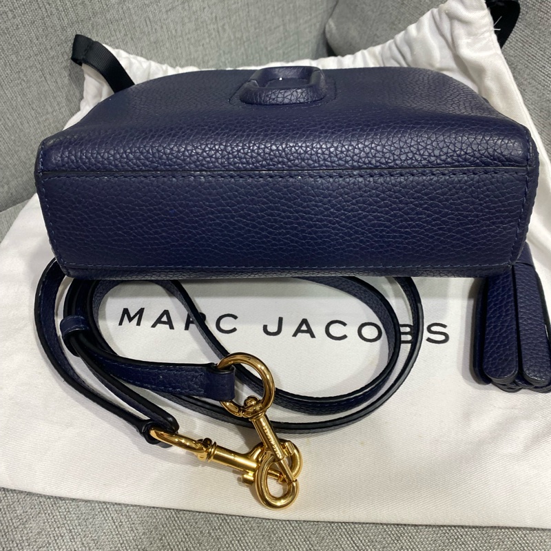 MARC JACOBS 半月包（藏藍色）-2