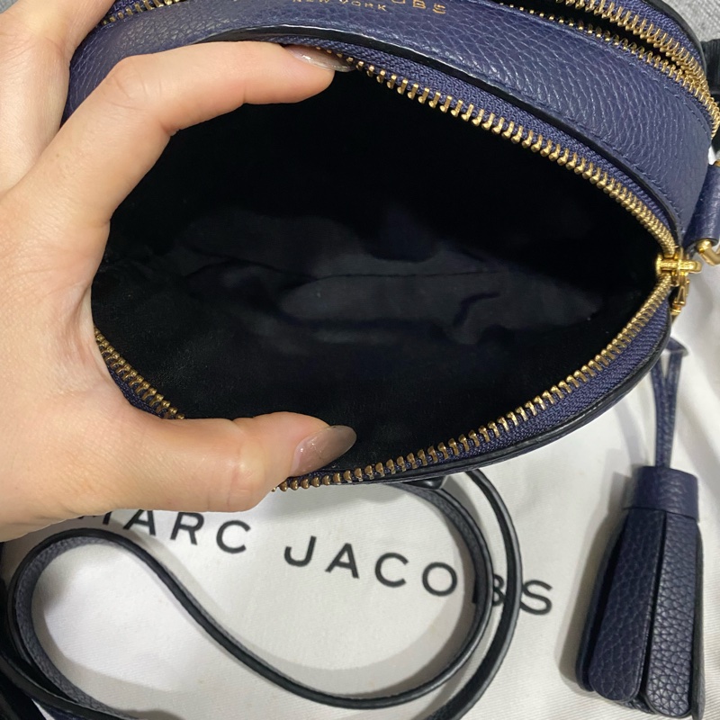 MARC JACOBS 半月包（藏藍色）-9