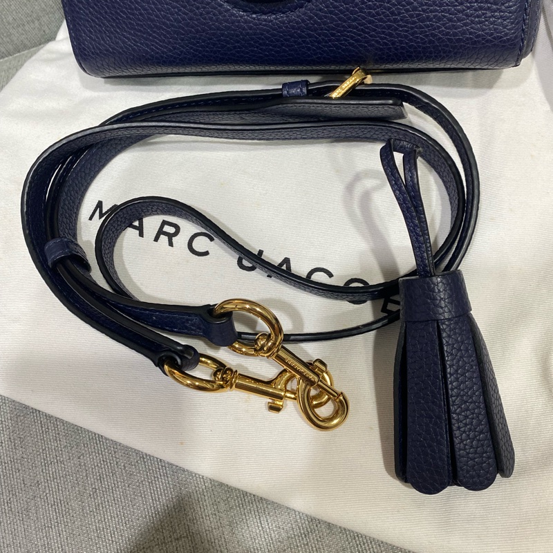 MARC JACOBS 半月包（藏藍色）-11