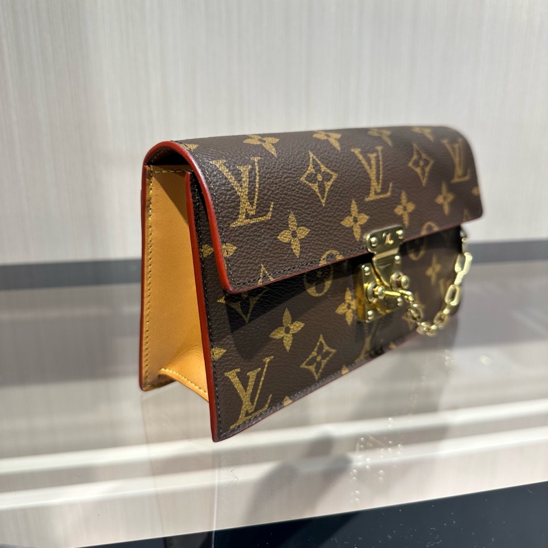 LOUIS VUITTON S Lock 两用链条腰带可调节 腰包 斜挎包-1