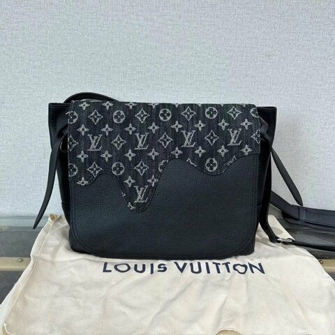 LV NIGO 聯名Besace Tokyo黑色牛仔老花郵差包 芯片款30*24*11 98新配件塵袋