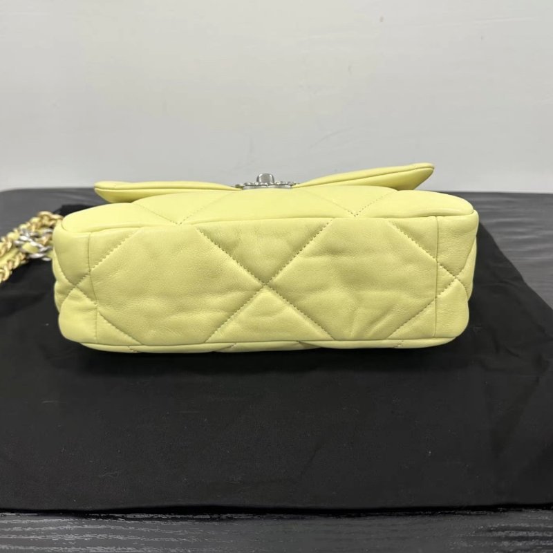 CHANEL 羊皮銀扣黃色19bag 26*16*9 98新 配件盒子塵袋購證-3