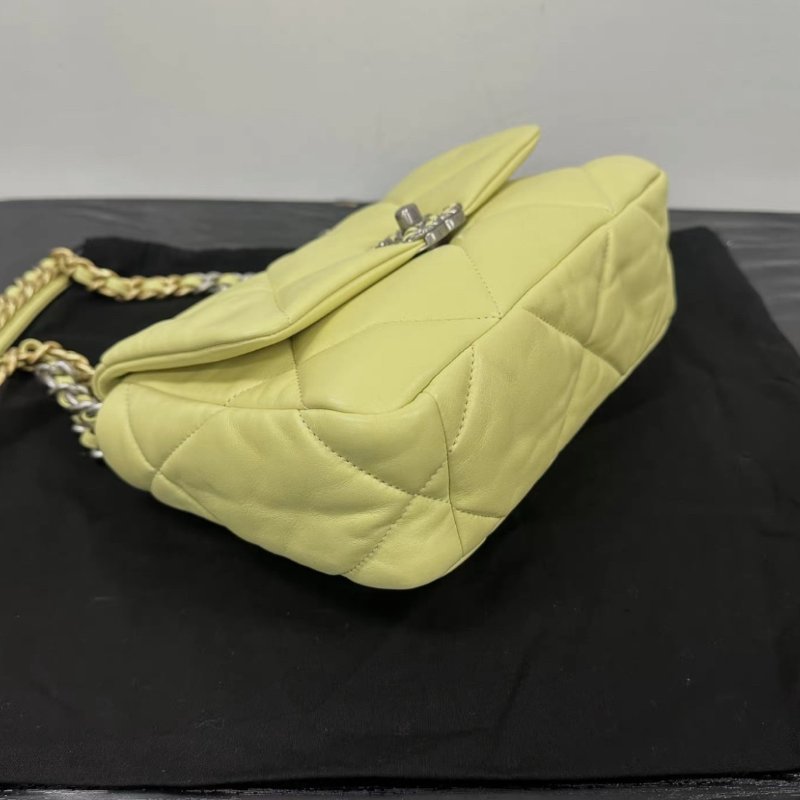 CHANEL 羊皮銀扣黃色19bag 26*16*9 98新 配件盒子塵袋購證-4