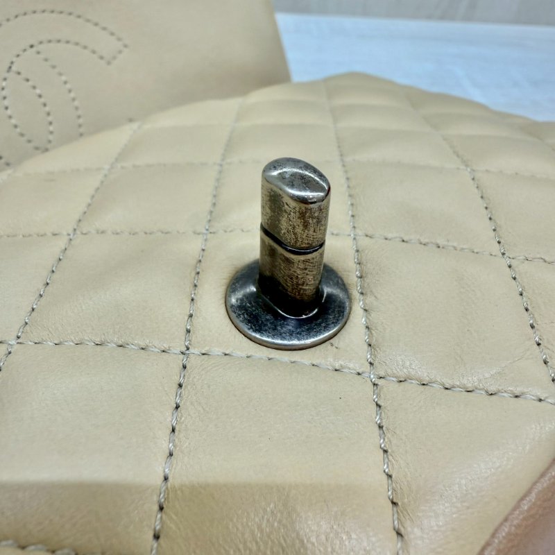 CHANEL粉拼色復古銀釦菱格羊皮季節限定口蓋包-16