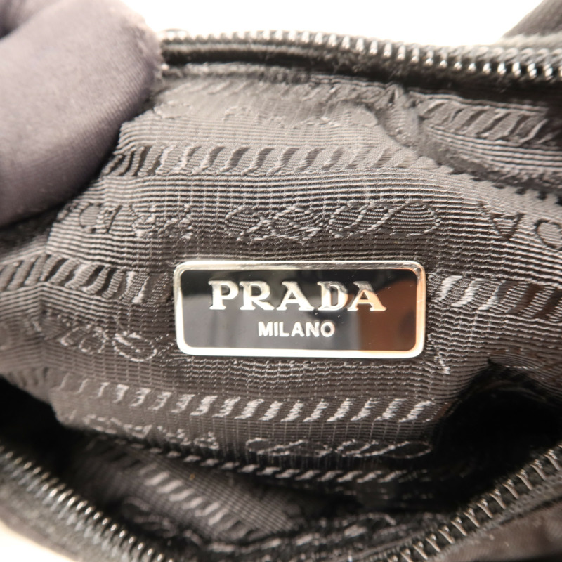 PRADA 尼龍Hobo銀扣手挽袋-6
