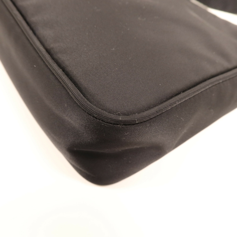 PRADA 尼龍Hobo銀扣手挽袋-10