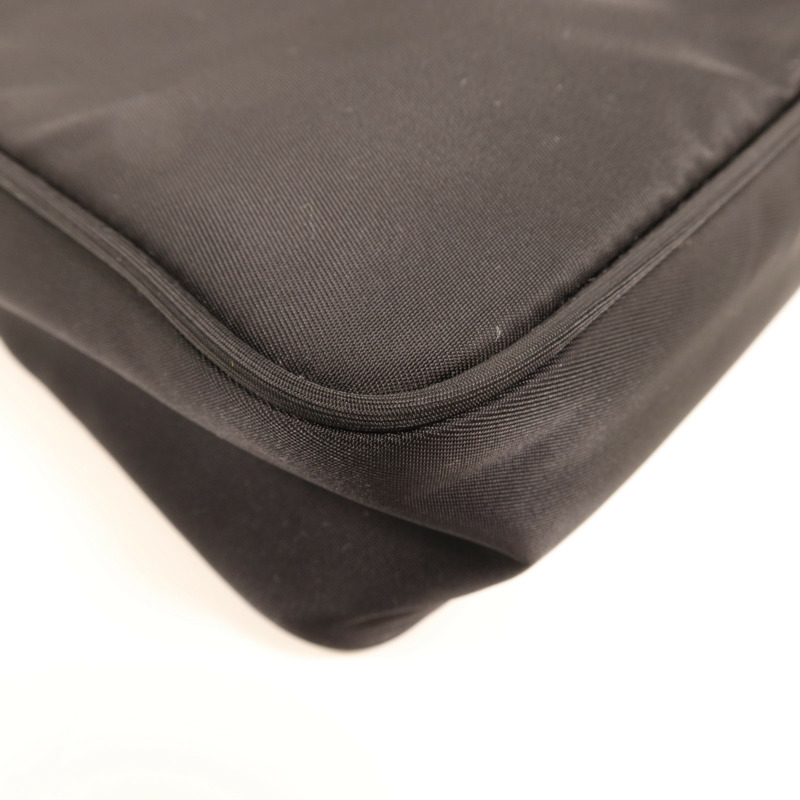 PRADA 尼龍Hobo銀扣手挽袋-11