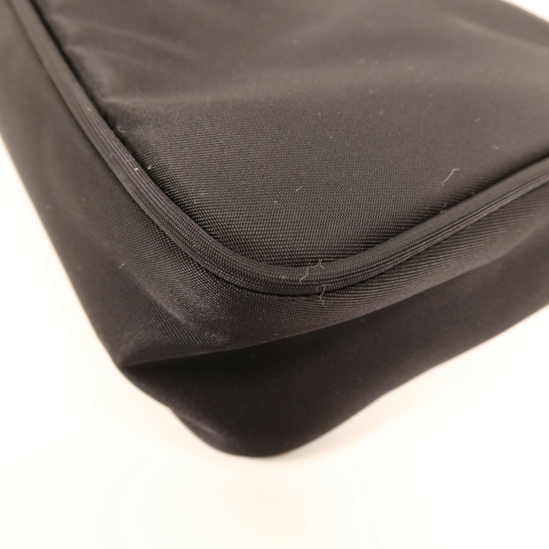 PRADA 尼龍Hobo銀扣手挽袋-12