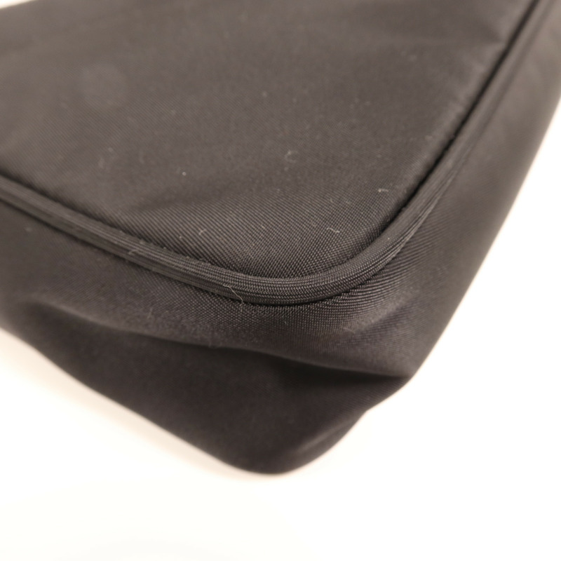 PRADA 尼龍Hobo銀扣手挽袋-13