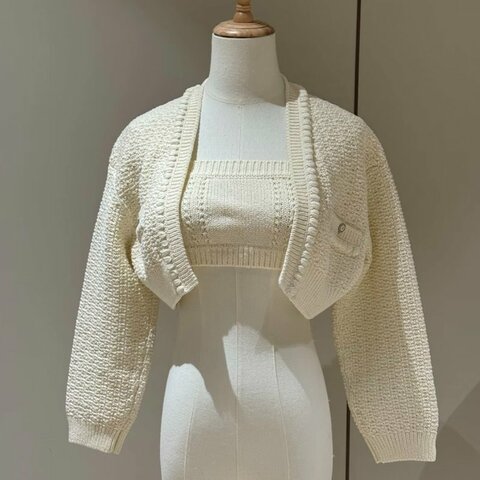 CHANEL 米白色短款束腰針織上衣套裝38碼 衣長34 胸圍45 肩寬43全新閒置配件鈕扣吊牌