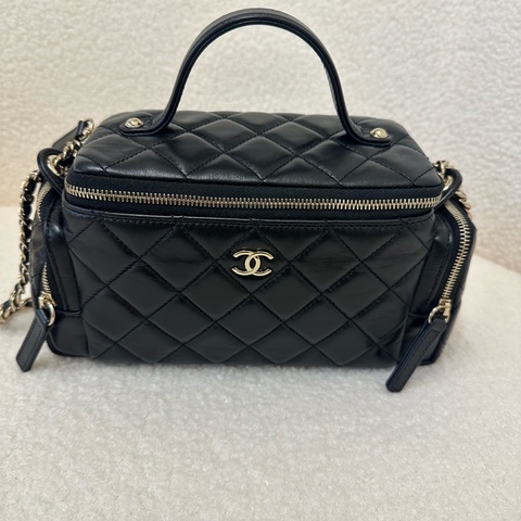 Chanel/香奈兒 24K黑金化妝包/相機包 鋼印款
